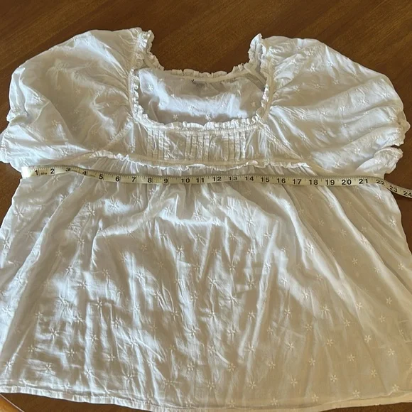 Old Navy White flowy puff sleeved Top - Picture 7 of 8